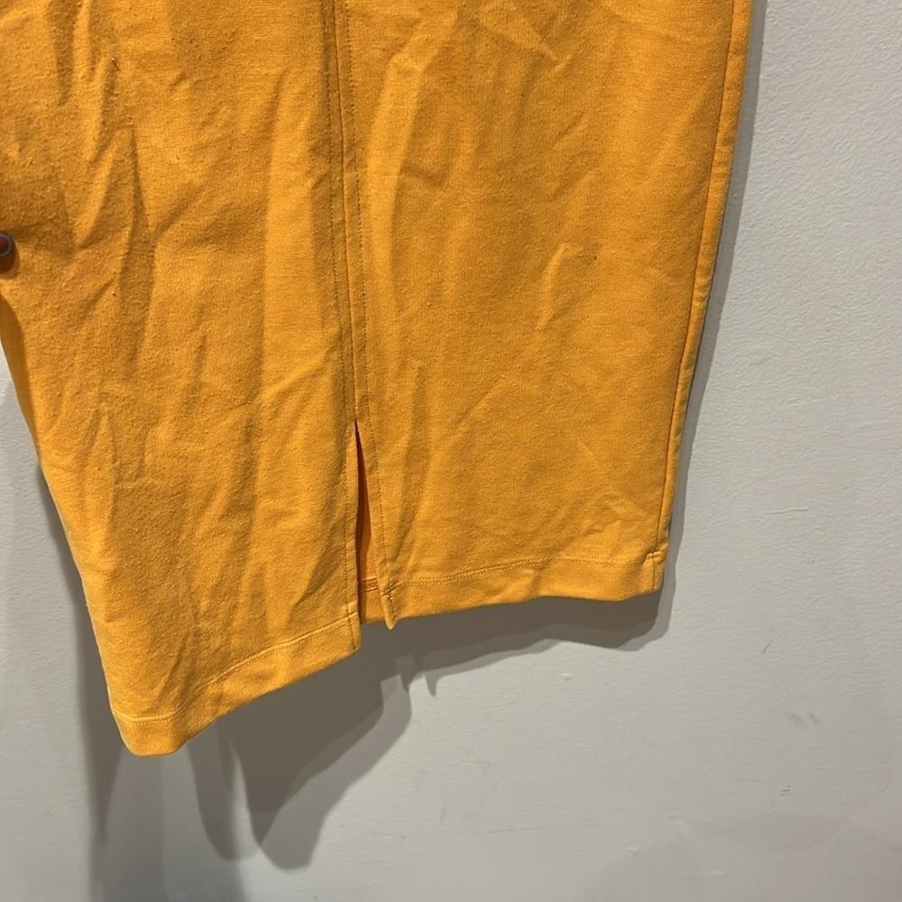 Elegant Yellow Sleeveless Dress - Picture 4 of 6